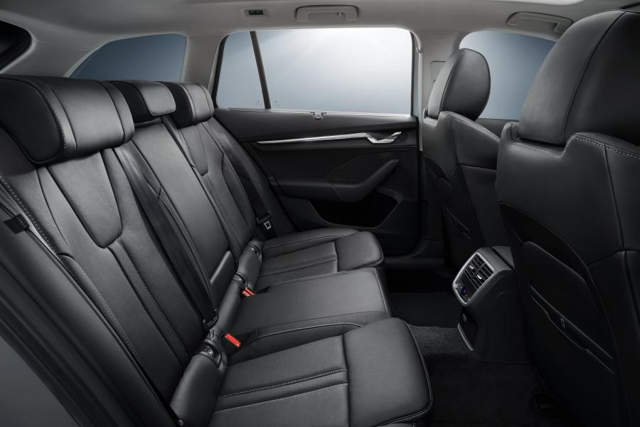 Интерьер Skoda Octavia iV Combi 2020 года  (WW) (фото 13 из 22)
